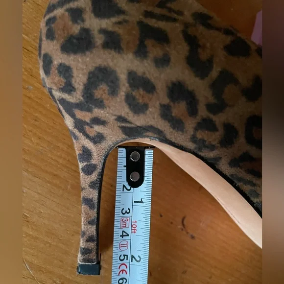Manolo Blahnik BB Pump Leopard sz 40.5